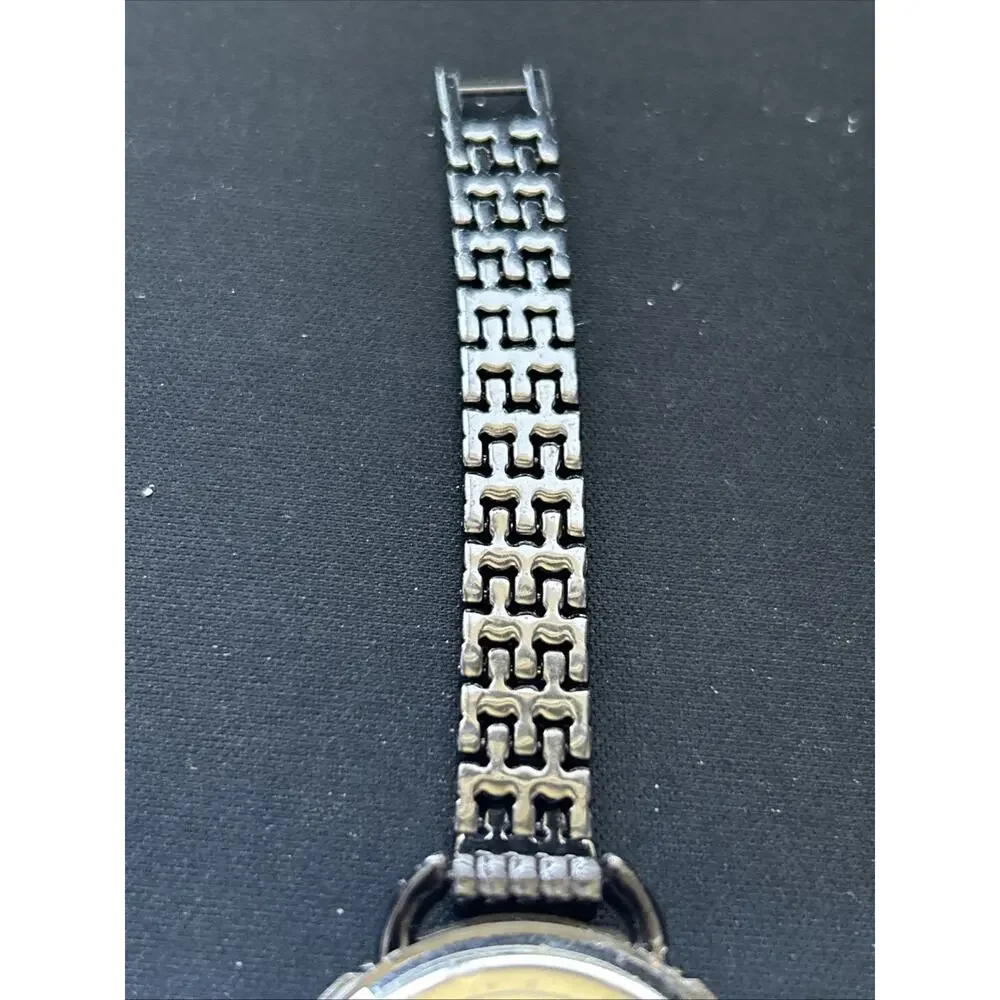 Shengke Black Dial And Case Women’s Quartz Watch